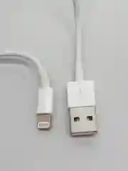 Белый кабель для зарядки устройств Apple iPhone iPad Lightning, 1 м
