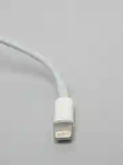 Белый кабель для зарядки устройств Apple iPhone iPad Lightning, 1 м