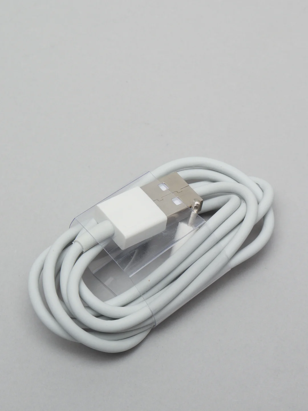 Белый кабель для зарядки устройств Apple iPhone iPad Lightning, 1 м