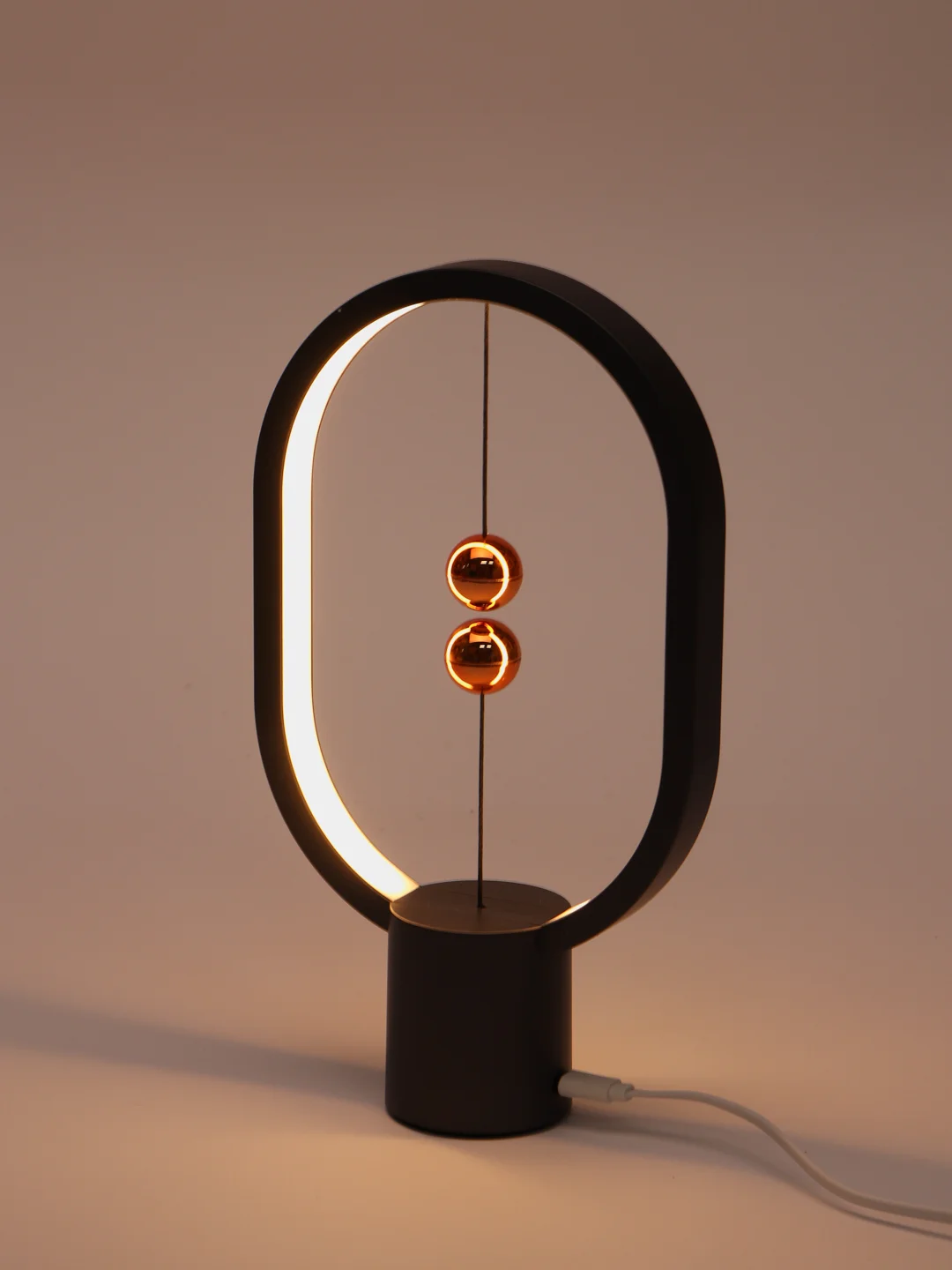 Черный настольный светильник с магнитами Levitation Lamp