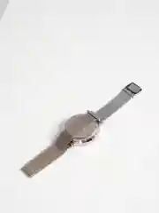 Серебряный женские наручные часы на магнитном браслете в серебре
