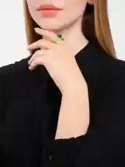 Зеленый кольцо женское из эпоксидной смолы с камнем