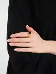 Желтый кольцо женское из эпоксидной смолы с камнем