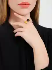 Желтый кольцо женское из эпоксидной смолы с камнем