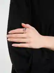 Прозрачный кольцо женское из эпоксидной смолы с камнем