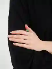 Розовый кольцо женское из эпоксидной смолы с камнем