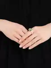 Розовый кольцо женское из эпоксидной смолы с камнем