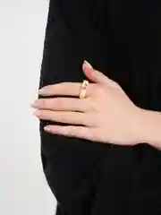Желтый кольцо женское из эпоксидной смолы с камнем