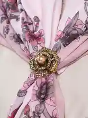 Голубой брошь-зажим