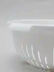 Белый дуршлаг "Эконом" с ручкой, круглый, пластмассовый, 2 л