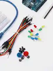Стартовый набор на базе контроллера Arduino Uno, с обучающим курсом