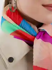 Алый палантин женский