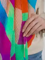 Алый палантин женский