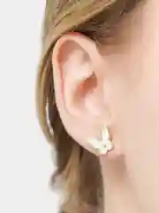 Серьги-гвоздики бабочки белые