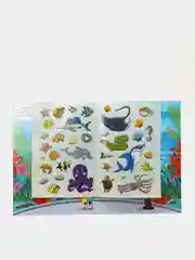 Коралловый книга с наклейками