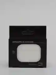 Белый силиконовый чехол для наушников AirPods Pro