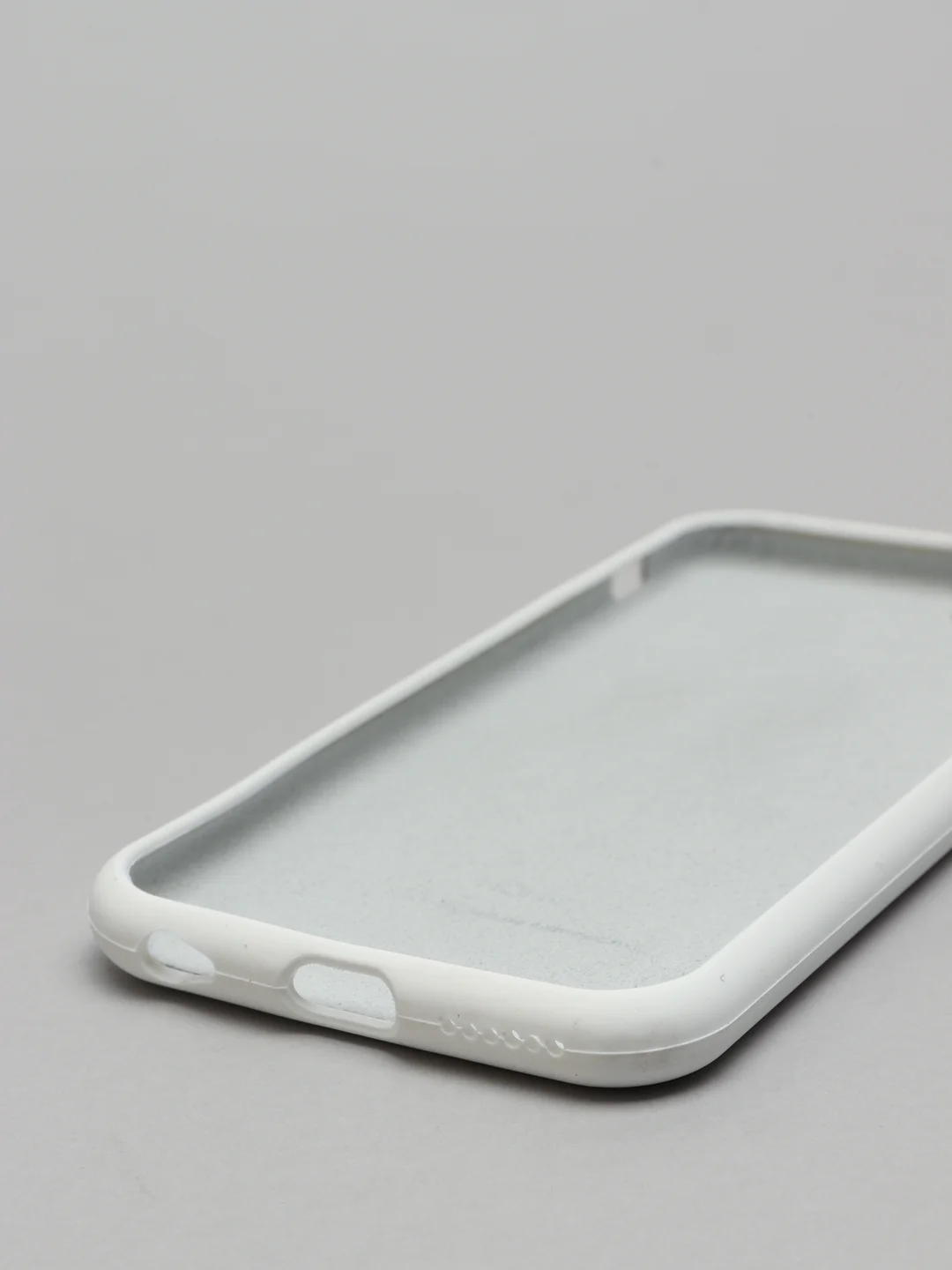 Белый cиликоновый кейс для iPhone 6, 6s, низ закрыт