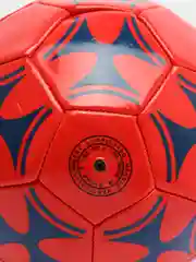 Бордовый футбольный мяч