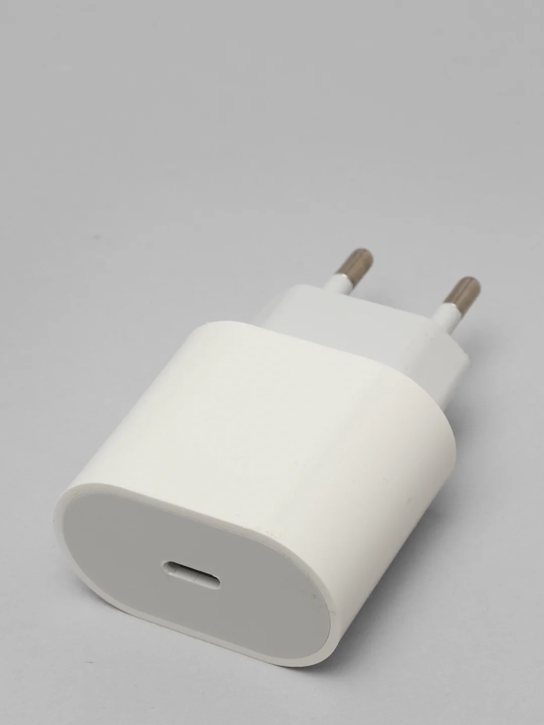 Зарядное устройство адаптер для Apple с Type-C с быстрой зарядкой 20W