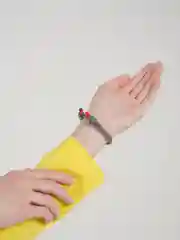 Серый браслет-узелок тканевый