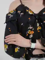 Белый умный фитнес браслет