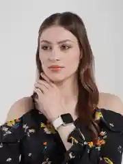 Белый умный фитнес браслет