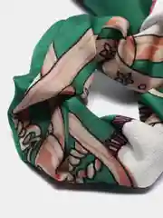Зеленый резинка с платком