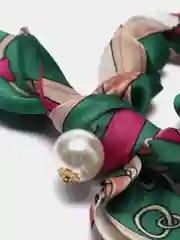 Зеленый резинка с платком