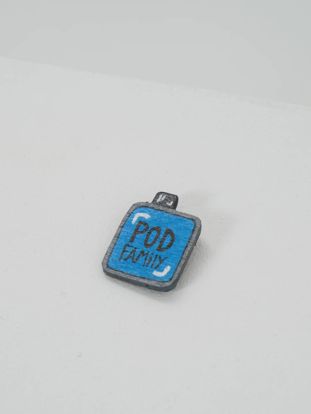 Деревянный значок ручной работы Pod Family