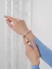 Алый браслет узел, фенечка