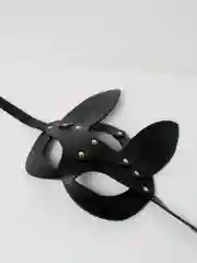 Черный маска кролика для эротических игр