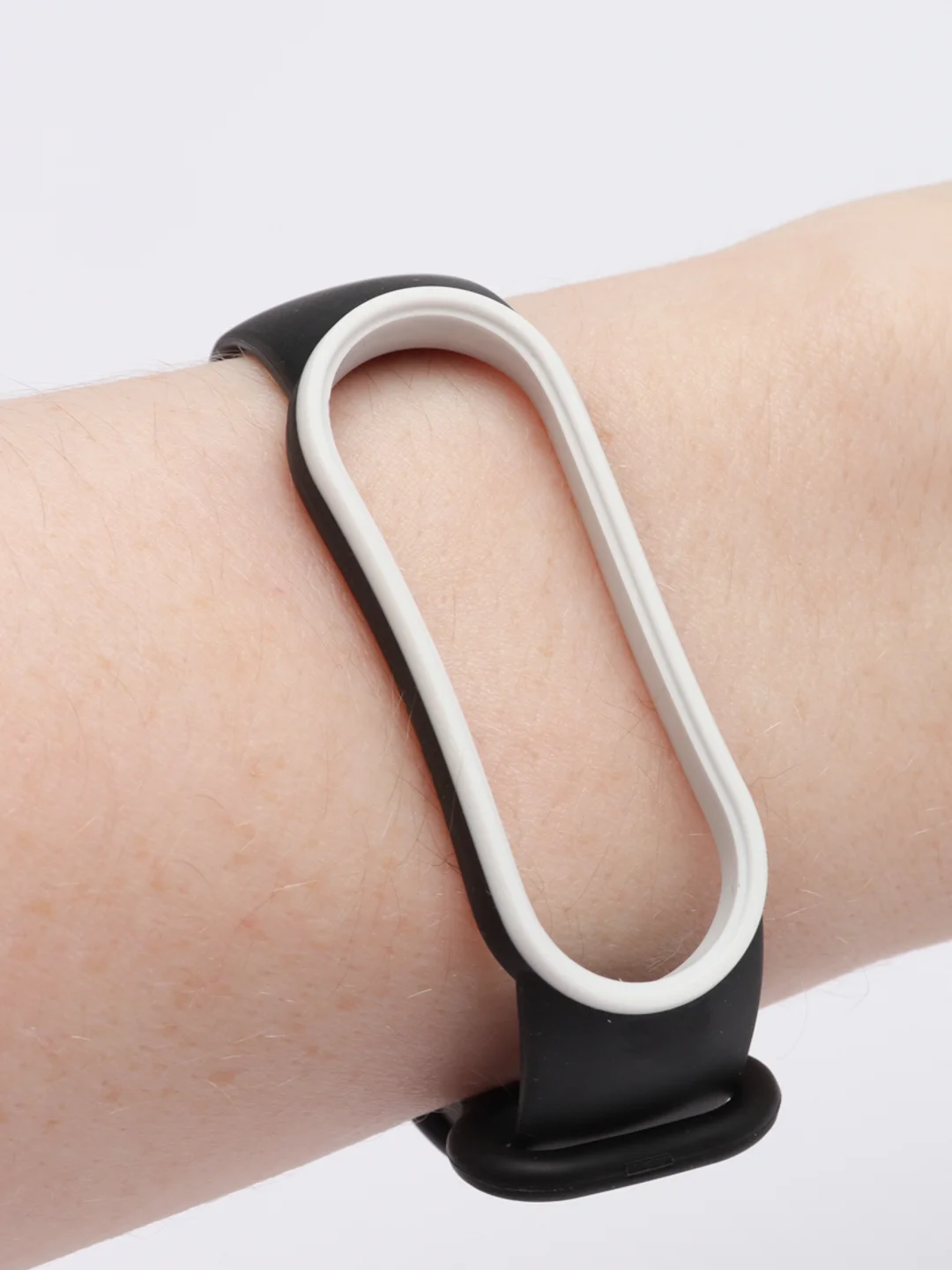 Черный силиконовый ремешок для Xiaomi Mi Band 5 и Mi Band 6, спортивный