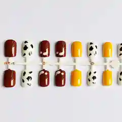 Белый накладные ногти с дизайном