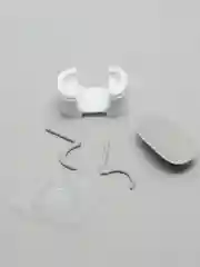 Белый держатель швабры настенный