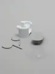 Белый держатель швабры настенный