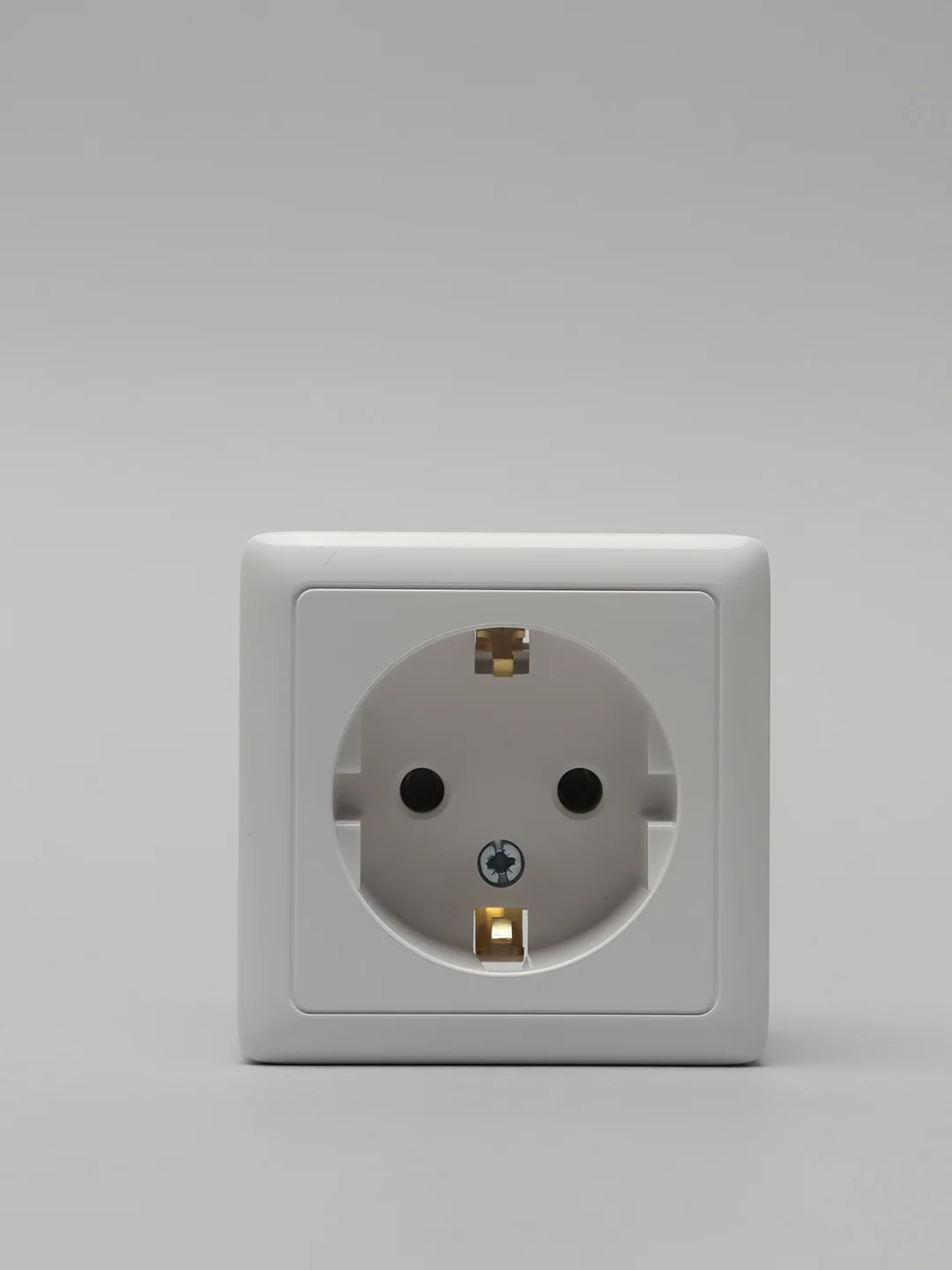 Розетка с заземляющими контактами Electric, белая, 250В, 16А, IP20, открытая установка