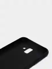 Черный силиконовый усиленный чехол Samsung J6 +(Plus)
