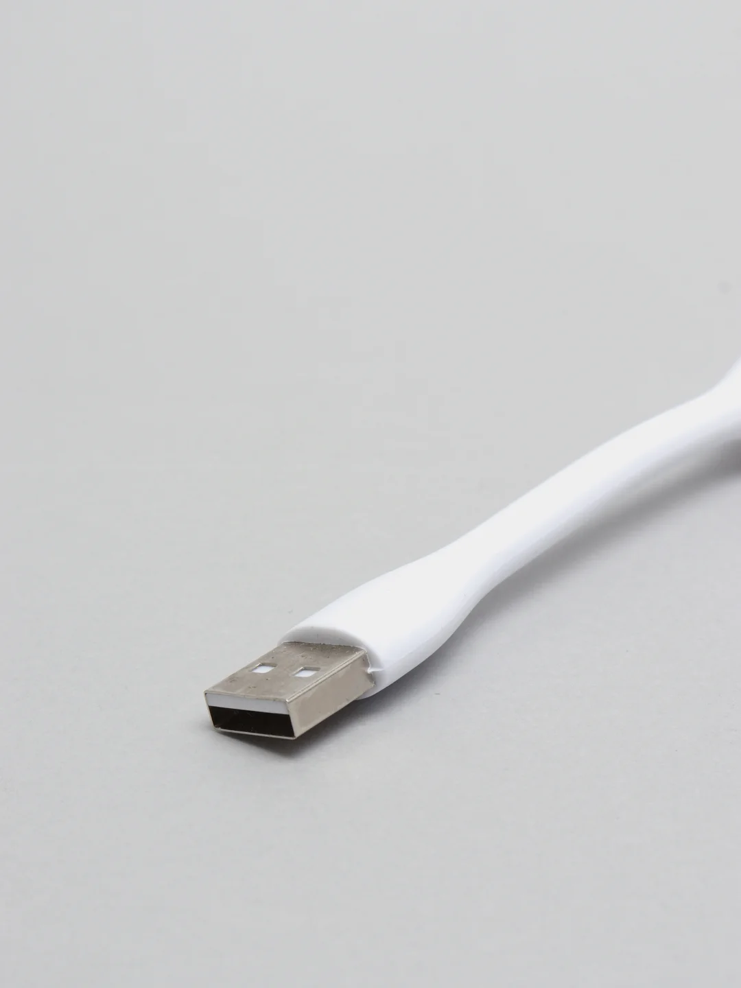 Белый портативный USB мини-вентилятор на гибкой ножке