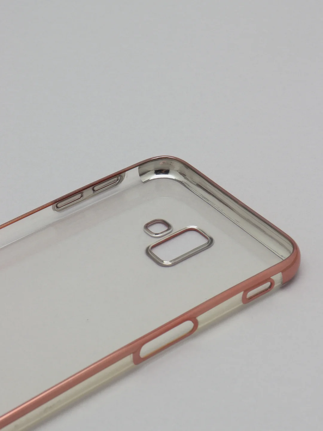 Пастельно-коралловый чехол силиконовый, прозрачный, с окантовкой Samsung J6+