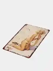 Бордовый винтажные жестяные таблички "Pin up Girls"