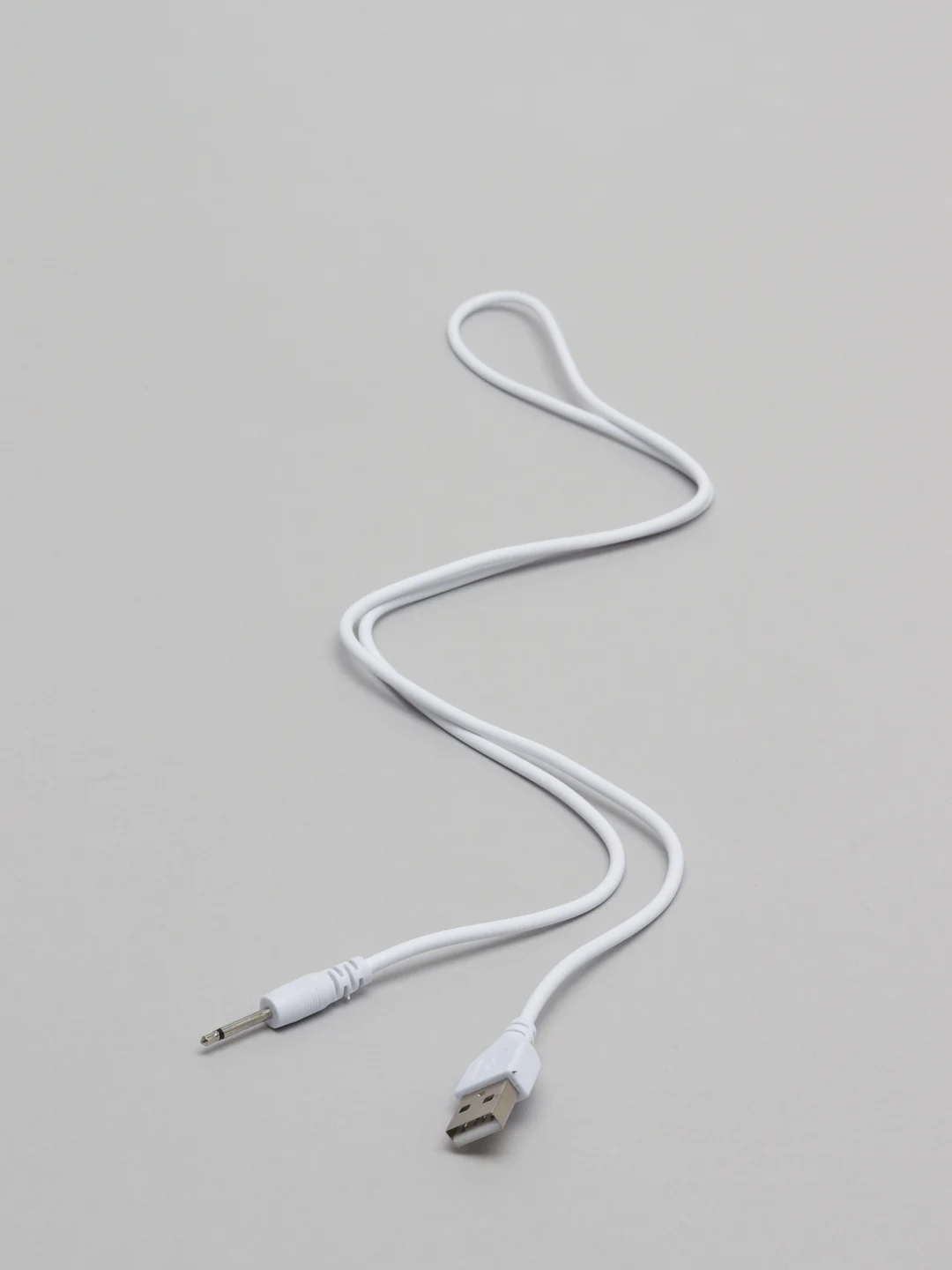 Белый кабель USB - 2,5 jack, для секс игрушек и вибраторов