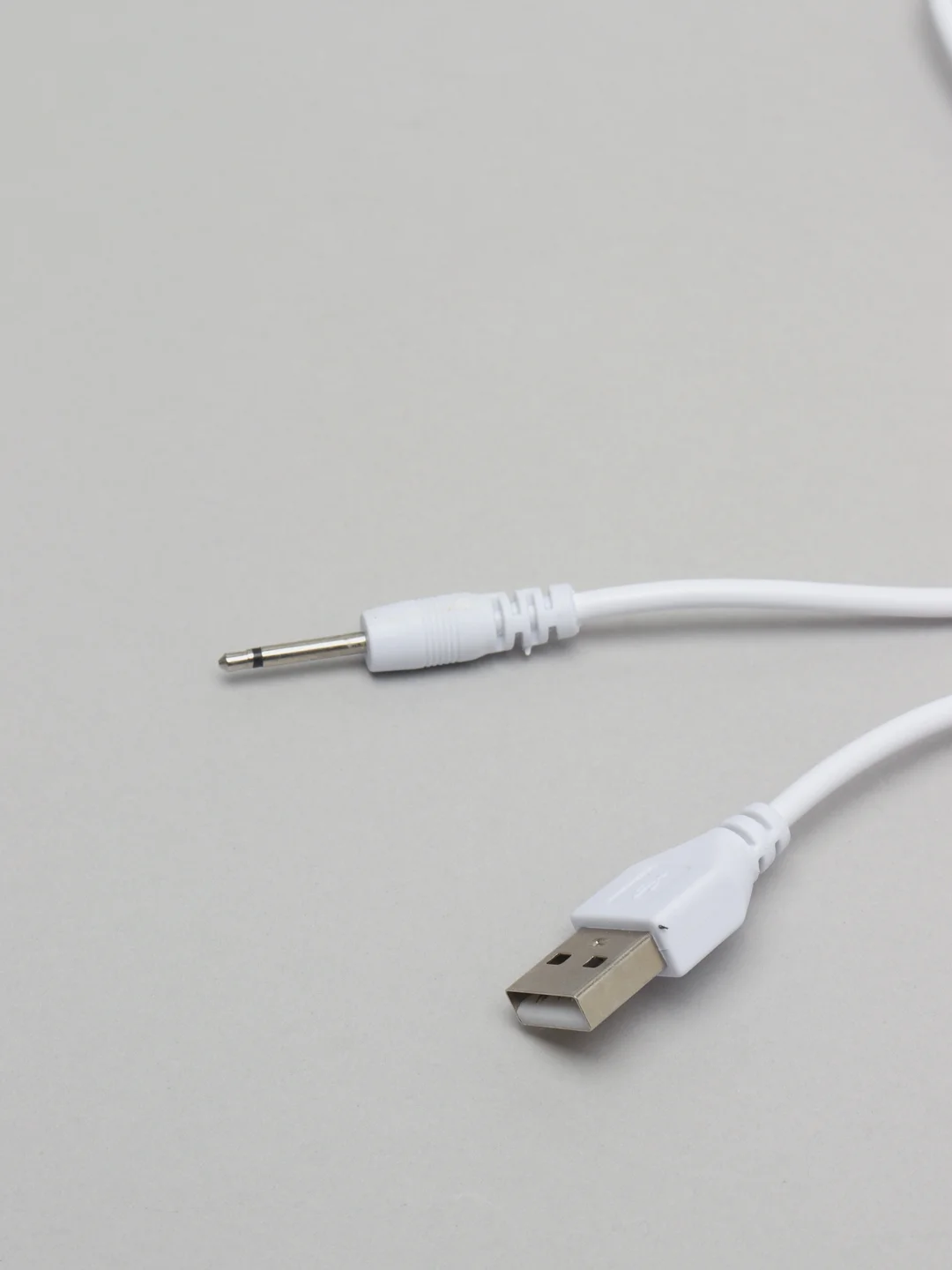 Белый кабель USB - 2,5 jack, для секс игрушек и вибраторов