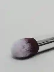 Белый кисть для макияжа лица