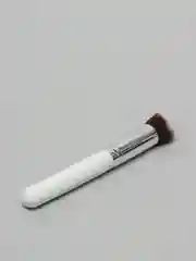 Молочный кисть для макияжа лица