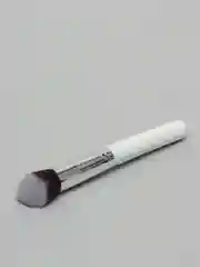 Молочный кисть для макияжа лица