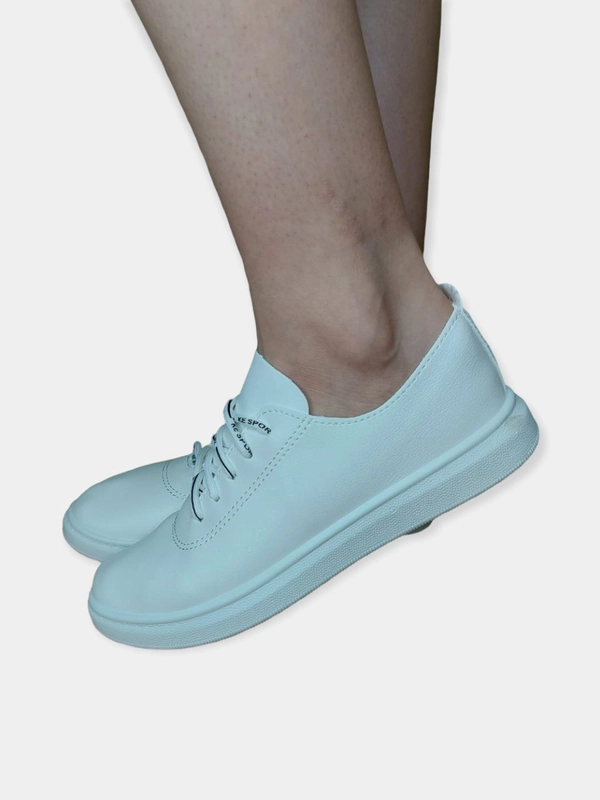 Женские кроссовки
