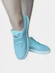 Кроссовки женские