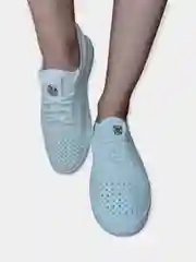 Кроссовки женские