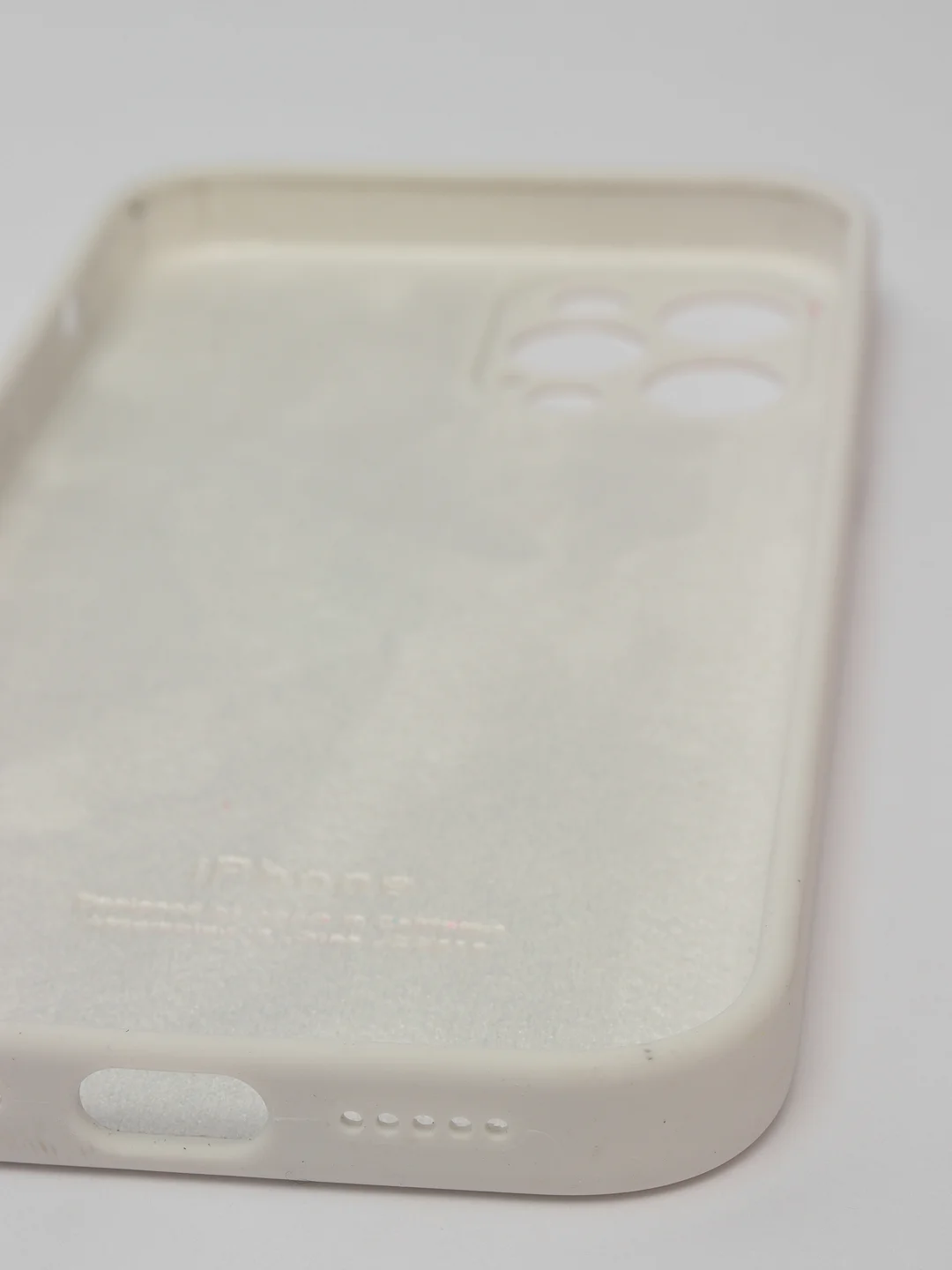 Белый силиконовый чехол iPhone 12 Pro, Silicone Case, с закрытым низом и защитой камеры