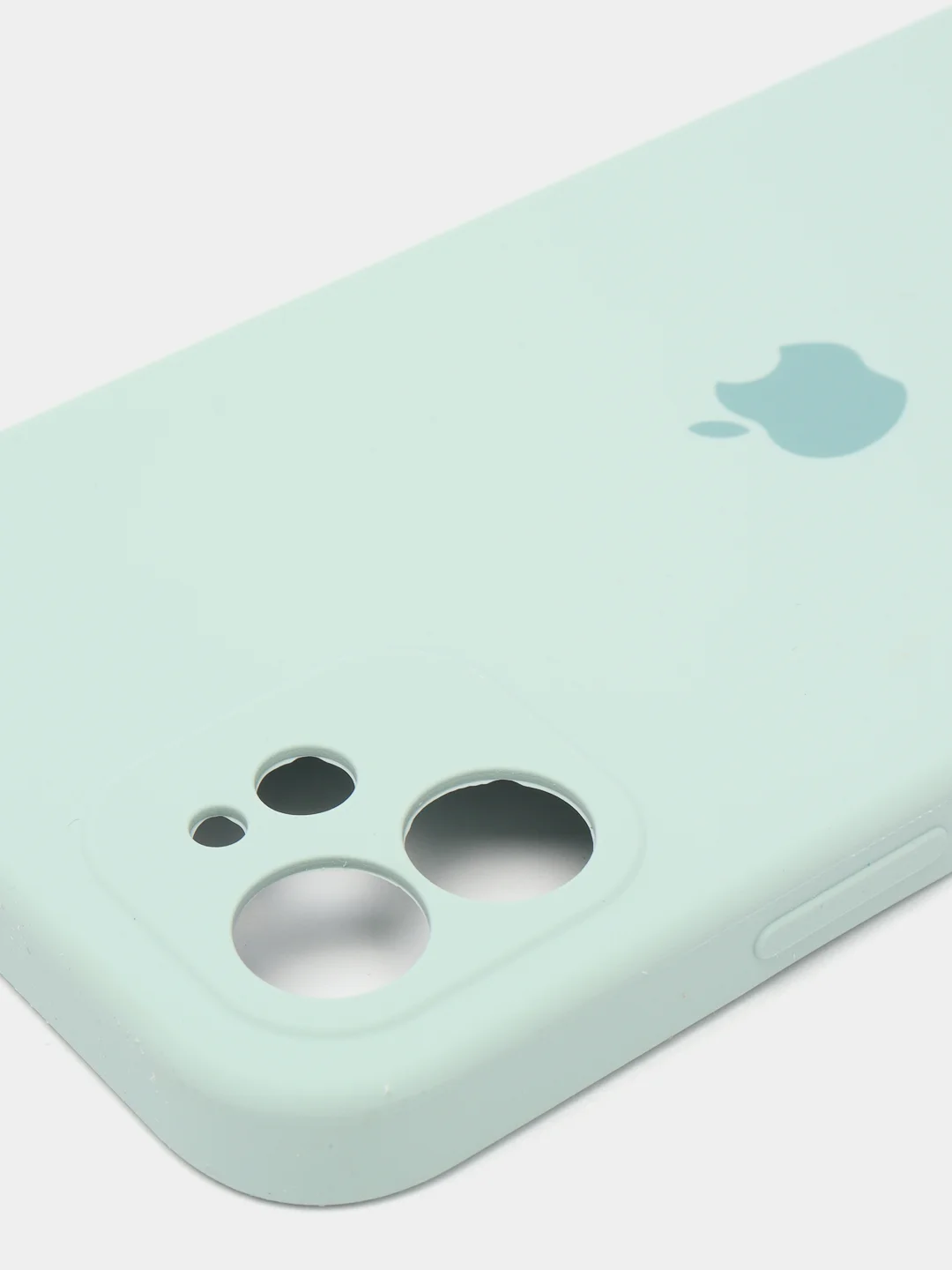 Белый силиконовый чехол iPhone 12, Silicone Case, с закрытым низом и защитой камеры